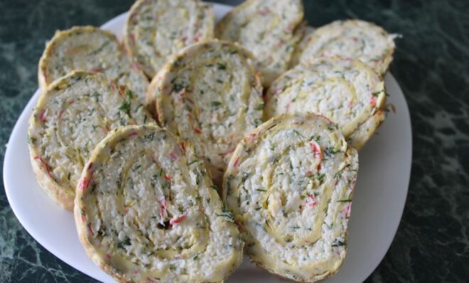 Рулет из крабовых палочек