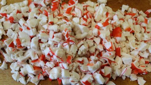 рулет из крабовых палочек