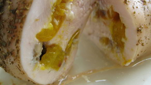 Рецепт Рулет из курицы с алычой и грецкими орехами