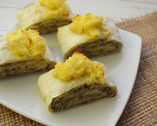 Рулет из лаваша с картофелем и белыми грибами