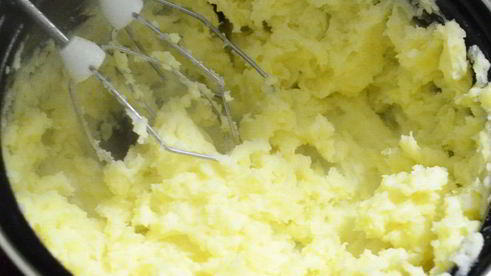 рулет из лаваша с картофелем и белыми грибами