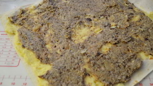 рулет из лаваша с картофелем и белыми грибами