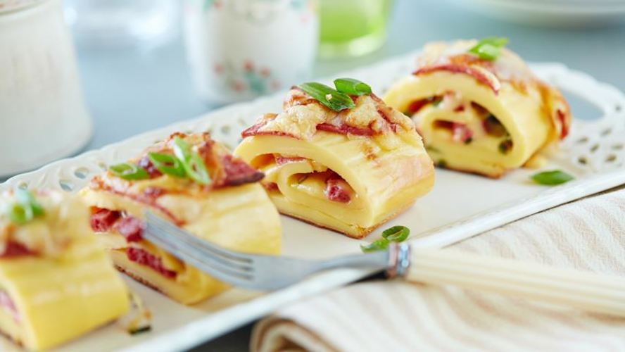 Рецепт рулет из омлета с колбасой