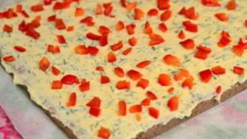 рулет из отварной печени с пикантной начинкой