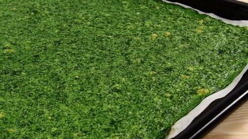 рулет из шпината и лосося