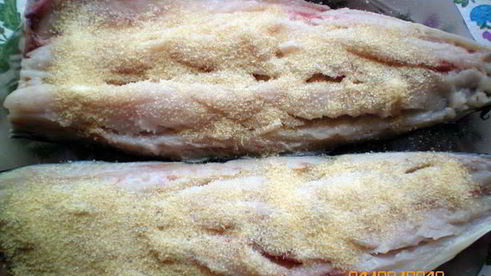 рулет из скумбрии с морковью и яйцом