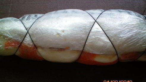 рулет из скумбрии с морковью и яйцом