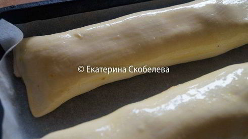 рулет из слоеного теста с фаршем и болгарским перцем