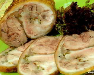 Рулет из свиной рульки