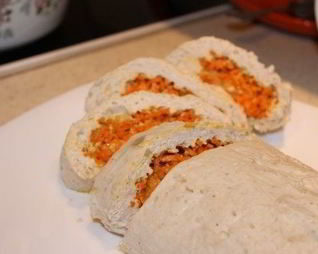 Рулет куриный с морковью и сыром