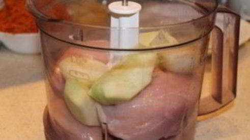 рулет куриный с морковью и сыром