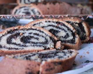 Рулет с орехово-маковой начинкой