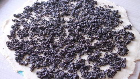 рулет с орехово-маковой начинкой