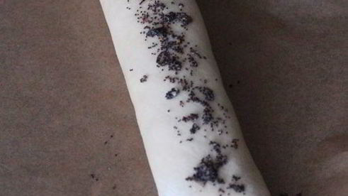 рулет с орехово-маковой начинкой