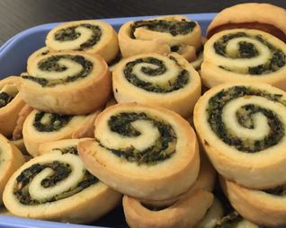 Рулетики с грибами и шпинатом