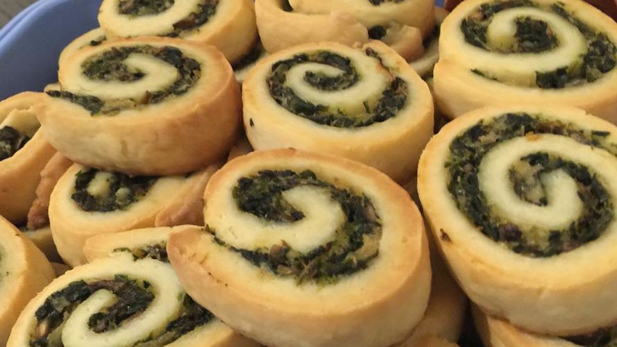 Рецепт рулетики с грибами и шпинатом