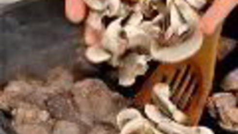 рулеты с телятиной и грибами