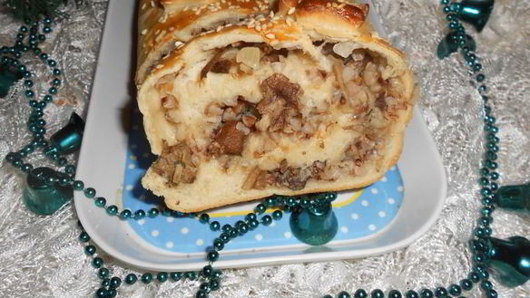 Рецепт Сытный зимний рулет с грибами и гречкой