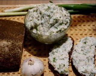 Сало с чесноком через мясорубку