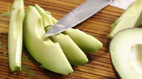 севиче из лосося с авокадо и розовым грейпфрутом