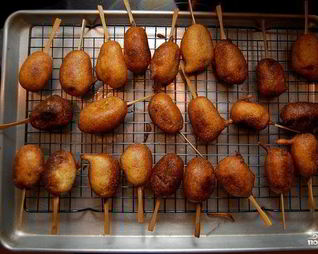 Сосиски в кляре на палочке