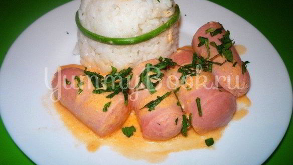 Рецепт Сосиски в сметанно-томатном соусе из мультиварки