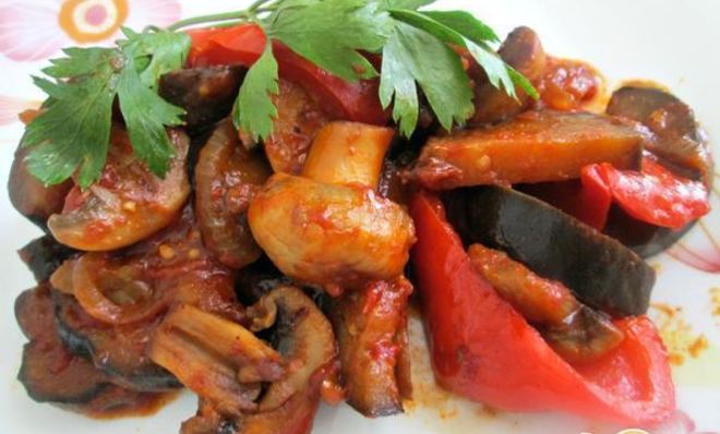 Соте из баклажан с грибами