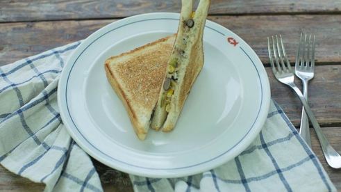 сэндвич с тунцом