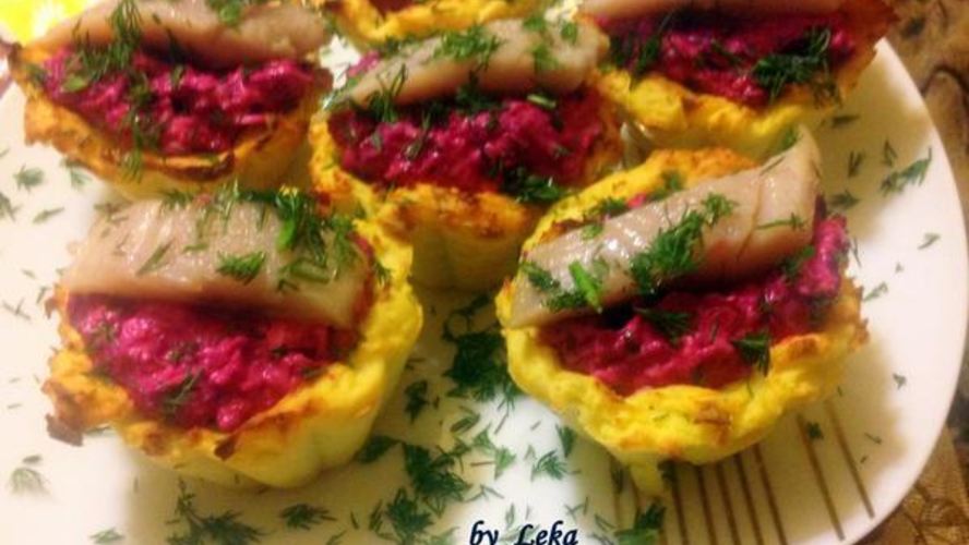 Рецепт картофельные тарталетки с селедкой в мини шубке