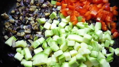 куриные тарталетки с рисом и овощами