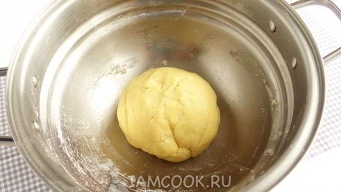 песочные тарталетки с пудингом и сливой