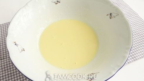 песочные тарталетки с пудингом и сливой