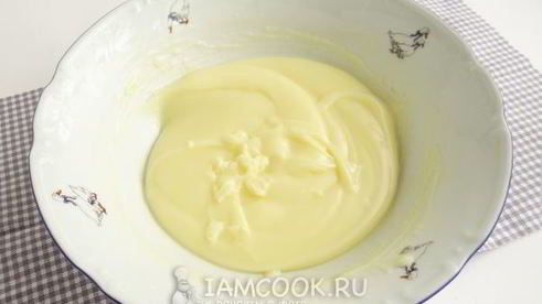 песочные тарталетки с пудингом и сливой