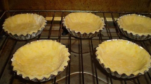 песочные тарталетки с вишней