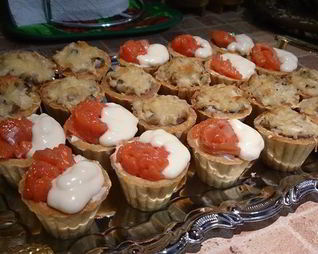 Семга в тарталетках с сырным соусом