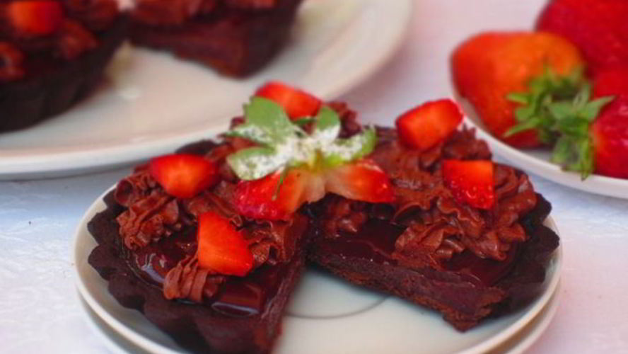 Рецепт шоколадные тарталетки с клубникой