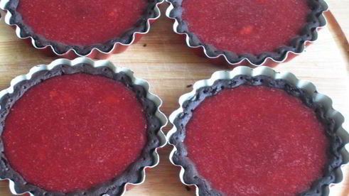 шоколадные тарталетки с клубникой