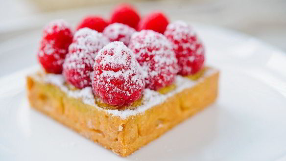 Рецепт Тарталетка с малиной и фисташковым фланом