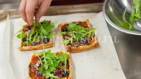 тарталетки из слоеного теста