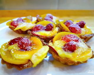 Тарталетки с фруктами в желе
