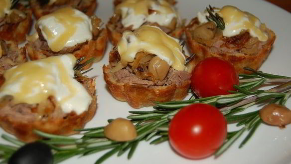 Рецепт Тарталетки с говядиной, грибами, луком и сыром