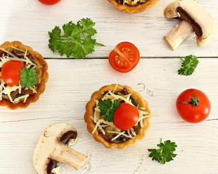 Тарталетки с грибами и сыром