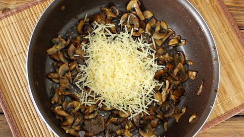 тарталетки с грибами и сыром