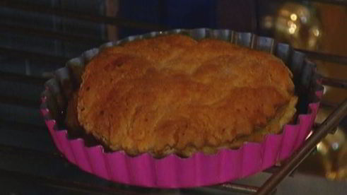 тарталетки с грушами и красной смородиной