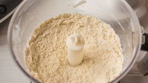 тарталетки с грушей и голубым сыром