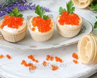 Тарталетки с икрой и творожным сыром