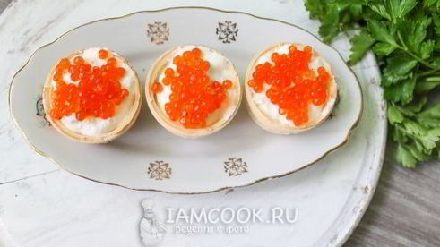 тарталетки с икрой и творожным сыром