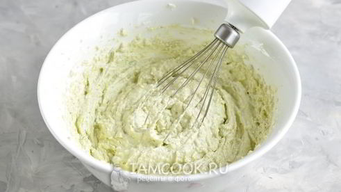 тарталетки с икрой селедки, авокадо и творожным сыром