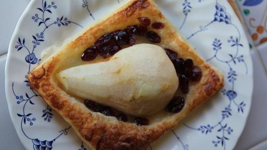 Рецепт тарталетки с карамелизированной грушей и клюквой