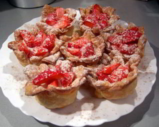 Тарталетки с клубникой и сливочным желе